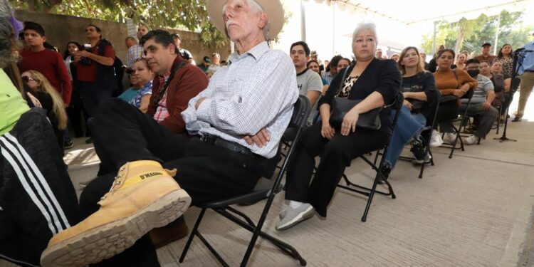 Rocha entrega cinco nuevas calles pavimentadas para Culiacán