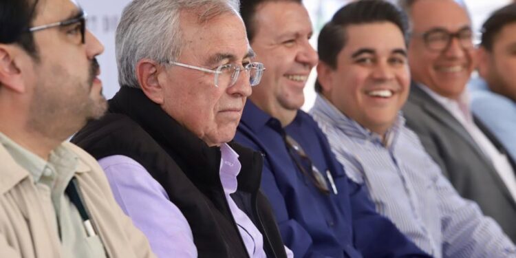 Rocha entrega cinco nuevas calles pavimentadas para Culiacán