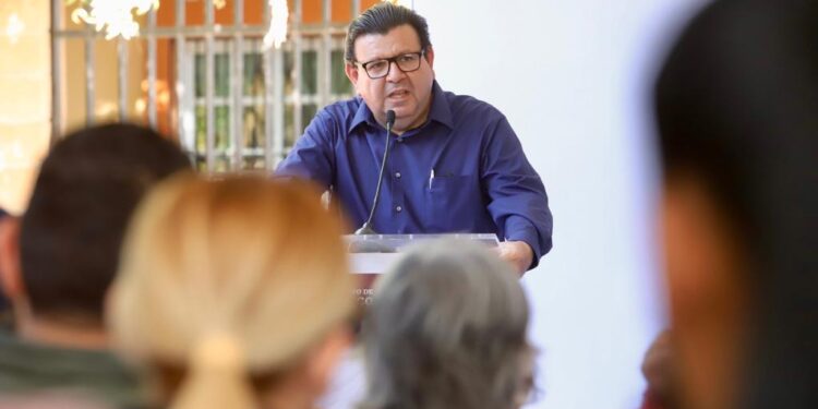 Rocha entrega cinco nuevas calles pavimentadas para Culiacán