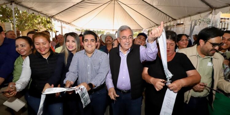 Rocha entrega cinco nuevas calles pavimentadas para Culiacán
