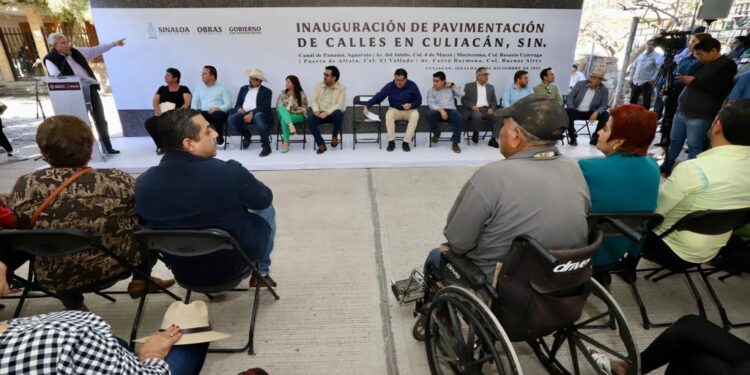 Rocha entrega cinco nuevas calles pavimentadas para Culiacán