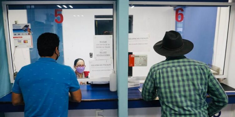 Rocha entrega cinco nuevas calles pavimentadas para Culiacán